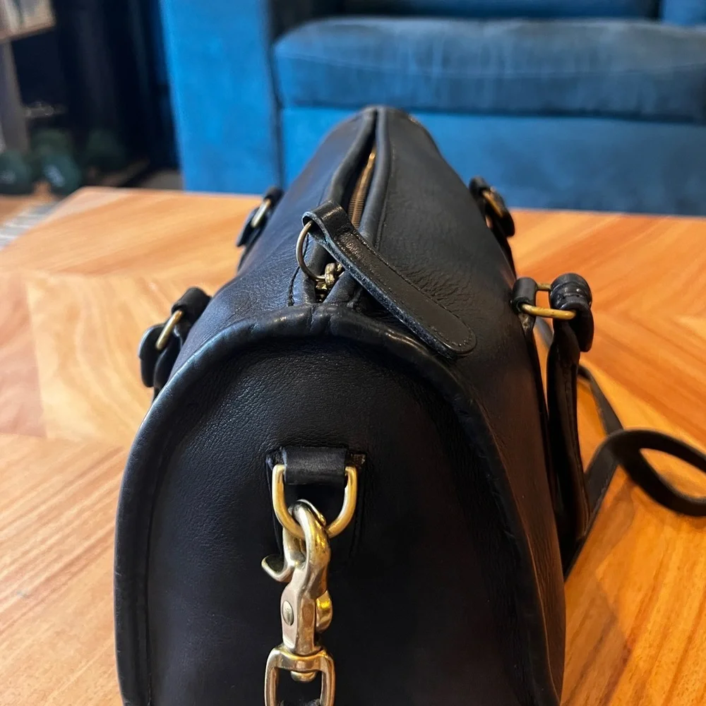 VINTAGE CÓRNER: COACH DESIGNER BONNIE CASHIN Black Leather Handbag with Strap - Picture 6 of 12